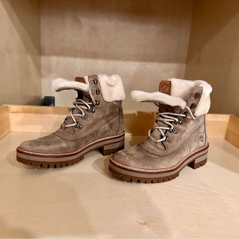 Timberland Women's Courmayeur Valley 6 Shearling Waterproof  Boots (Size 6)